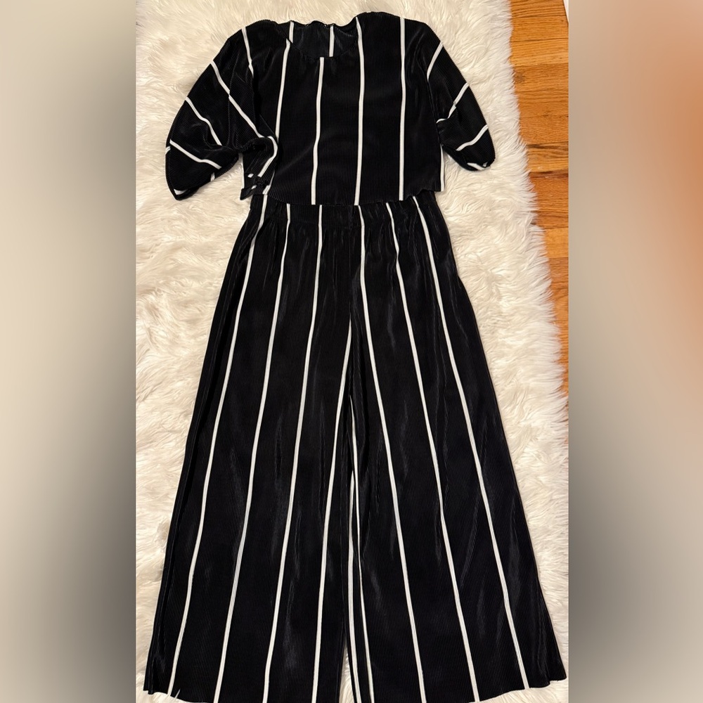 Zara Black and White Textured Set